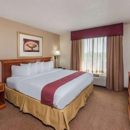 Seasons Inn & Suites Highland Exterior photo